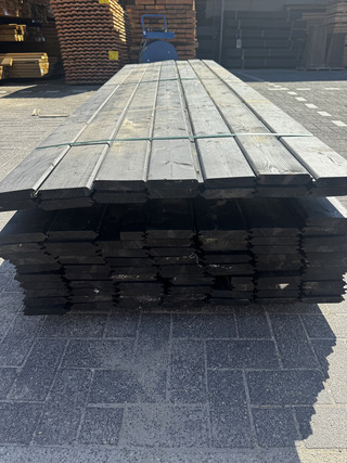 Ca. 93x Blokhutprofiel vuren – zwart gespoten